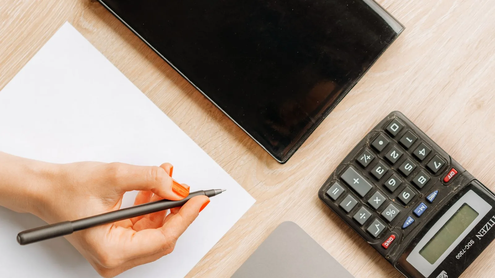 How to Use AI to Write Customer Quotes cover