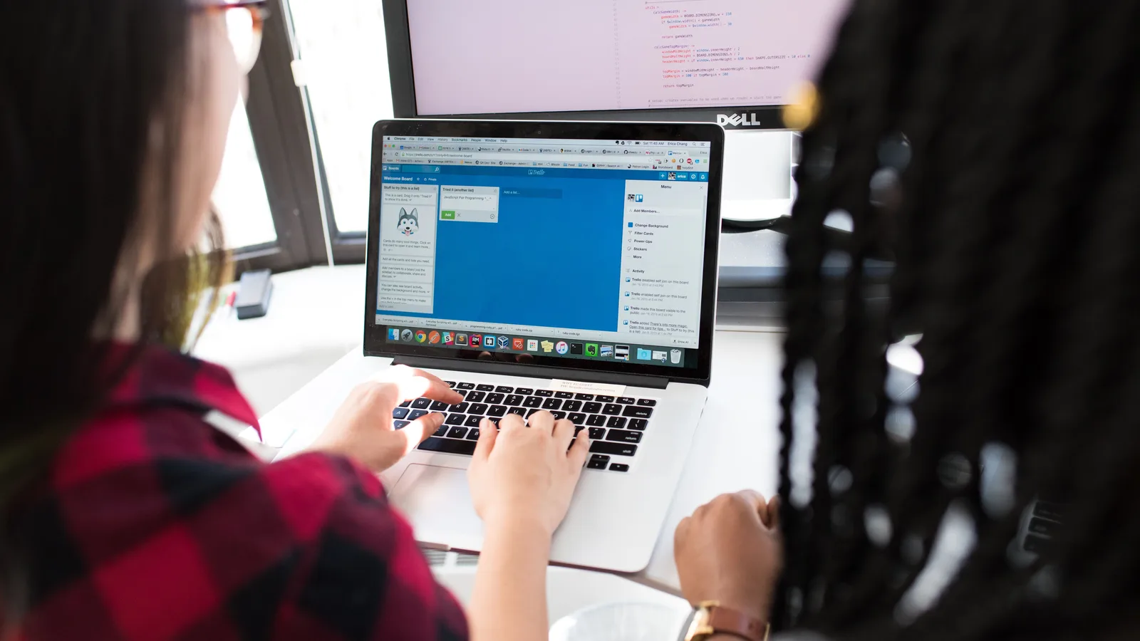 AI Pair Programming vs Autocomplete: What's the Difference cover