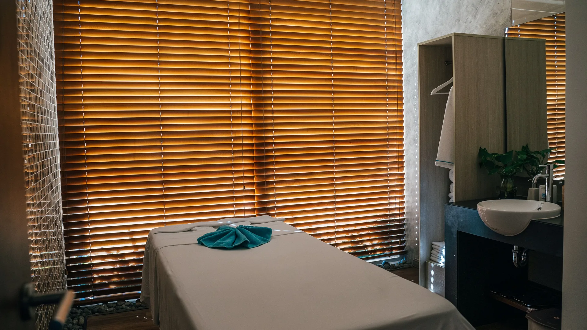 AI Tools for Spas and Wellness Businesses cover