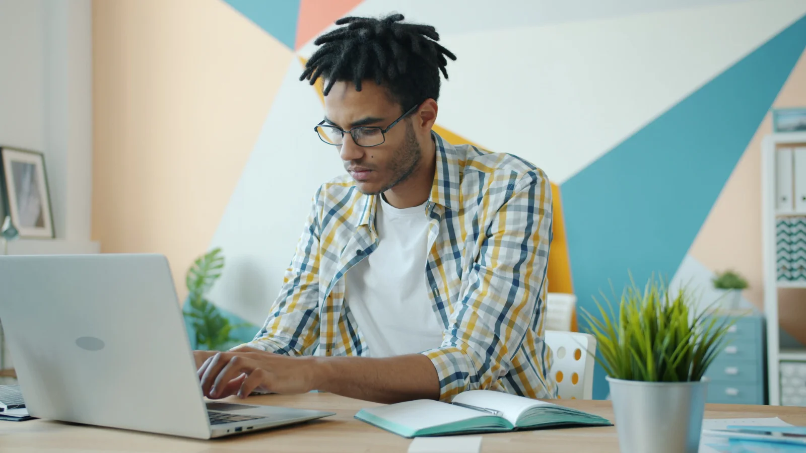 Can AI Replace a Virtual Assistant? A Task Breakdown cover