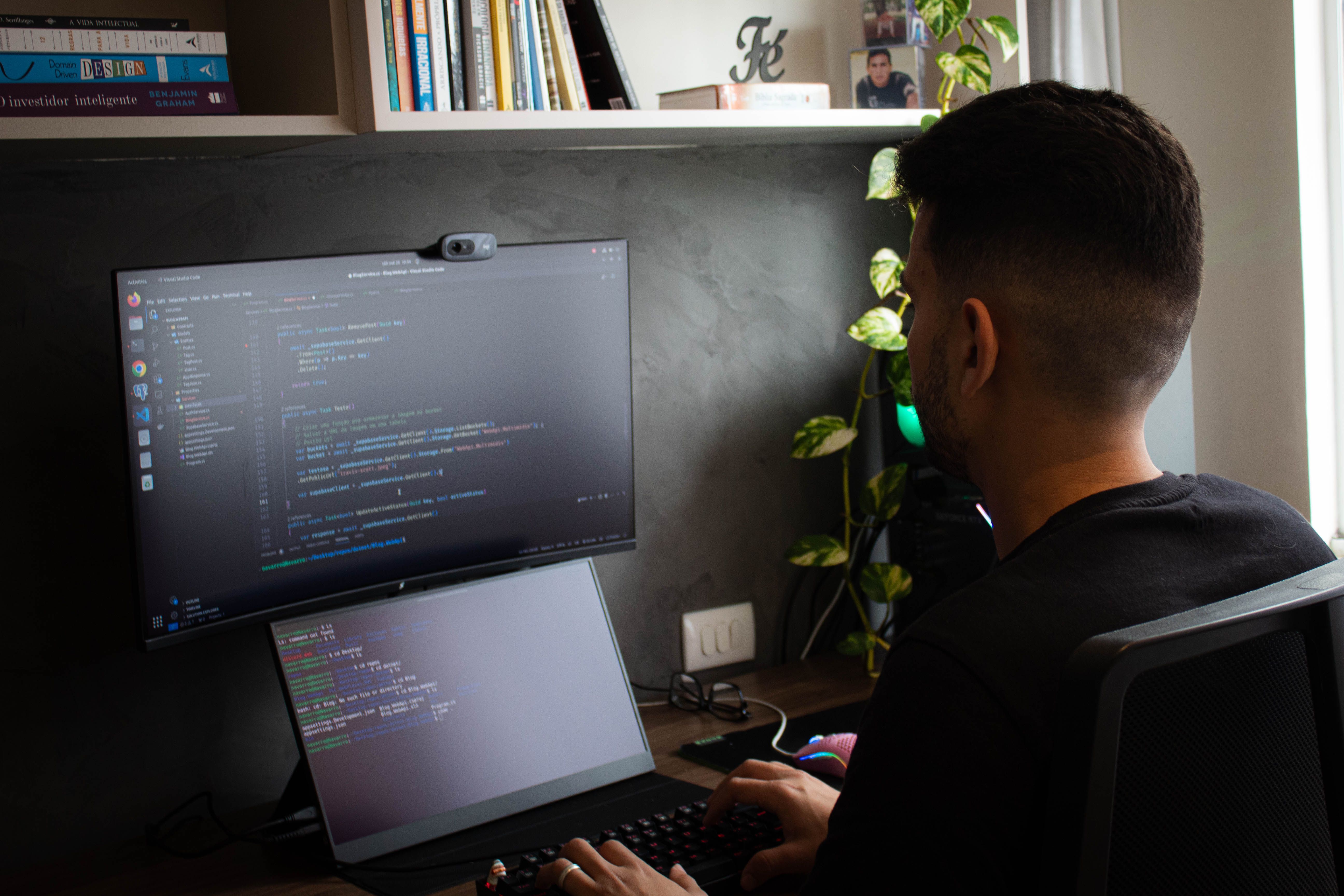 Devin vs Claude Code: Which Autonomous Agent to Use cover