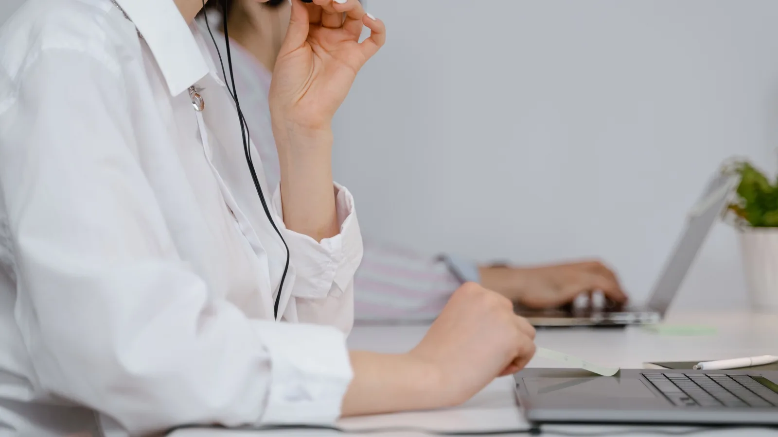 How to Automate Customer Support With AI cover