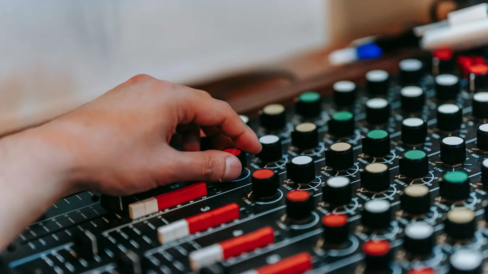 What Is Fine-Tuning in AI? A Clear Definition cover