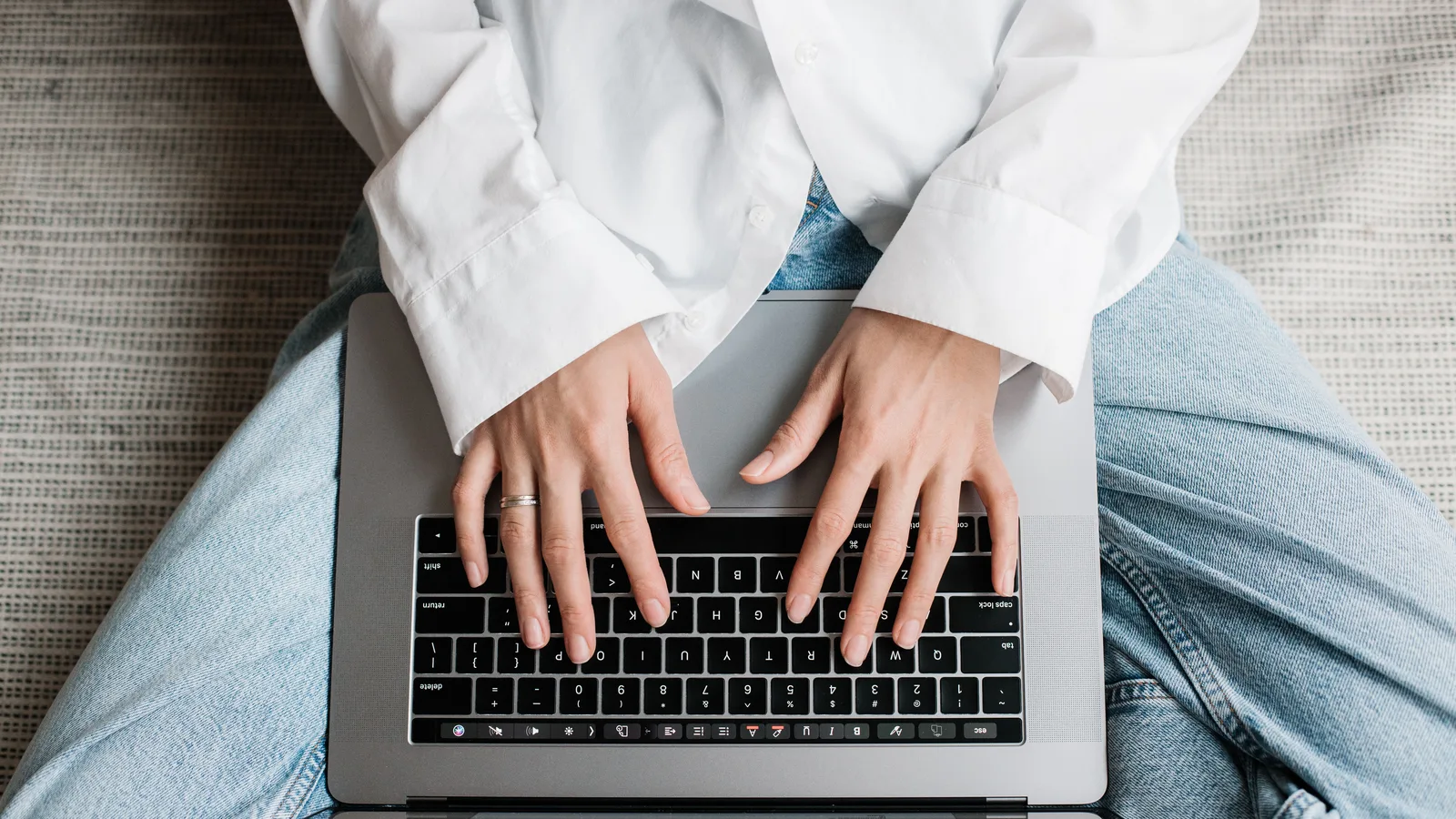 How to Get AI to Answer Like a Specific Expert cover