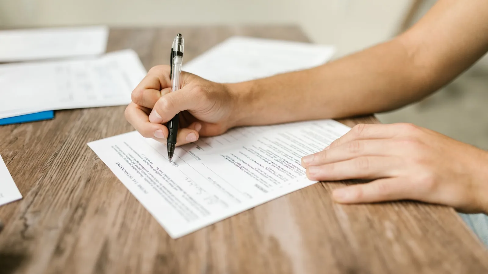How to Prompt AI to Compare Two Documents cover