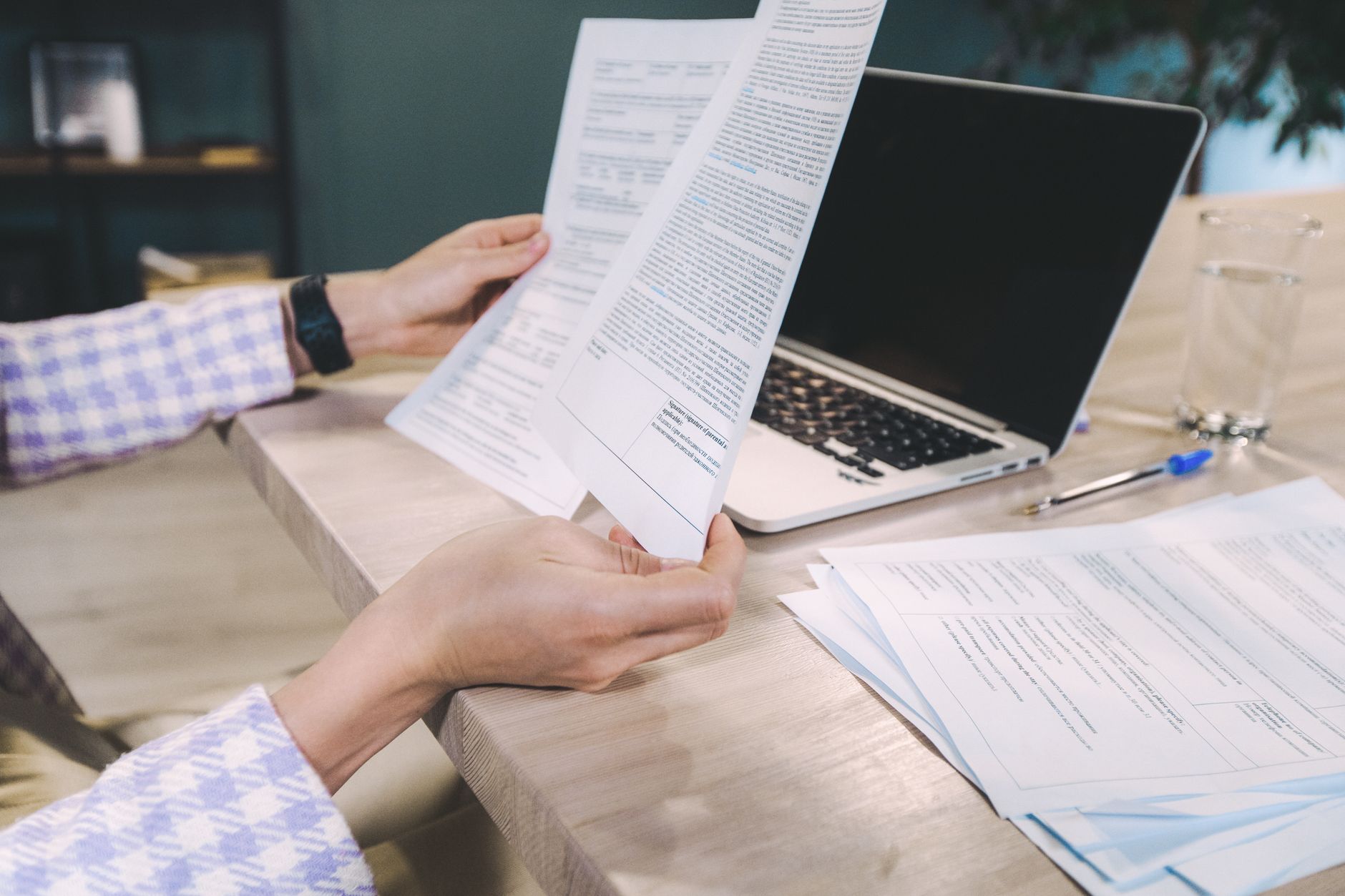 How to Prompt AI to Negotiate a Job Offer cover