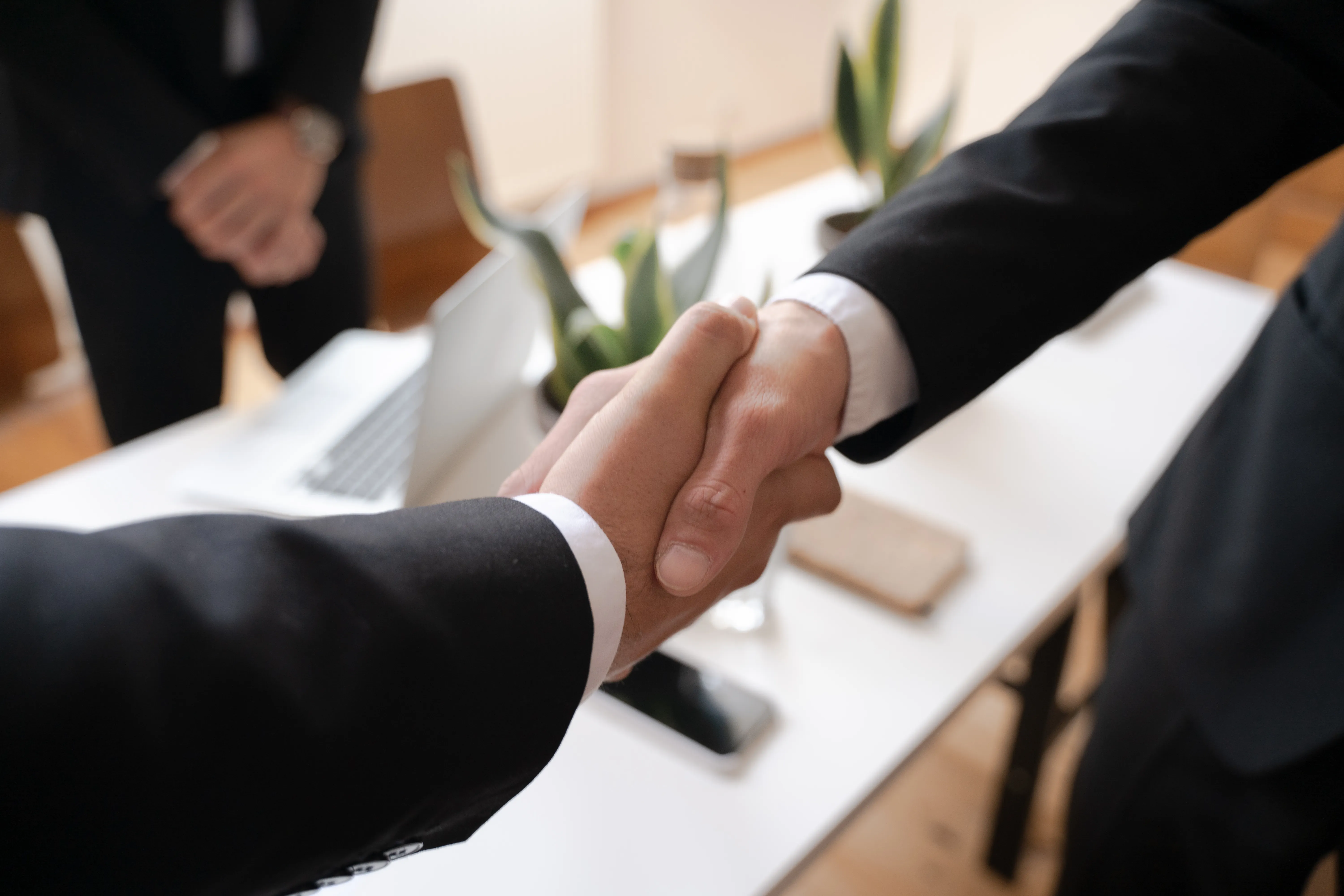 How to Prompt AI to Negotiate a Lower Price With a Vendor cover