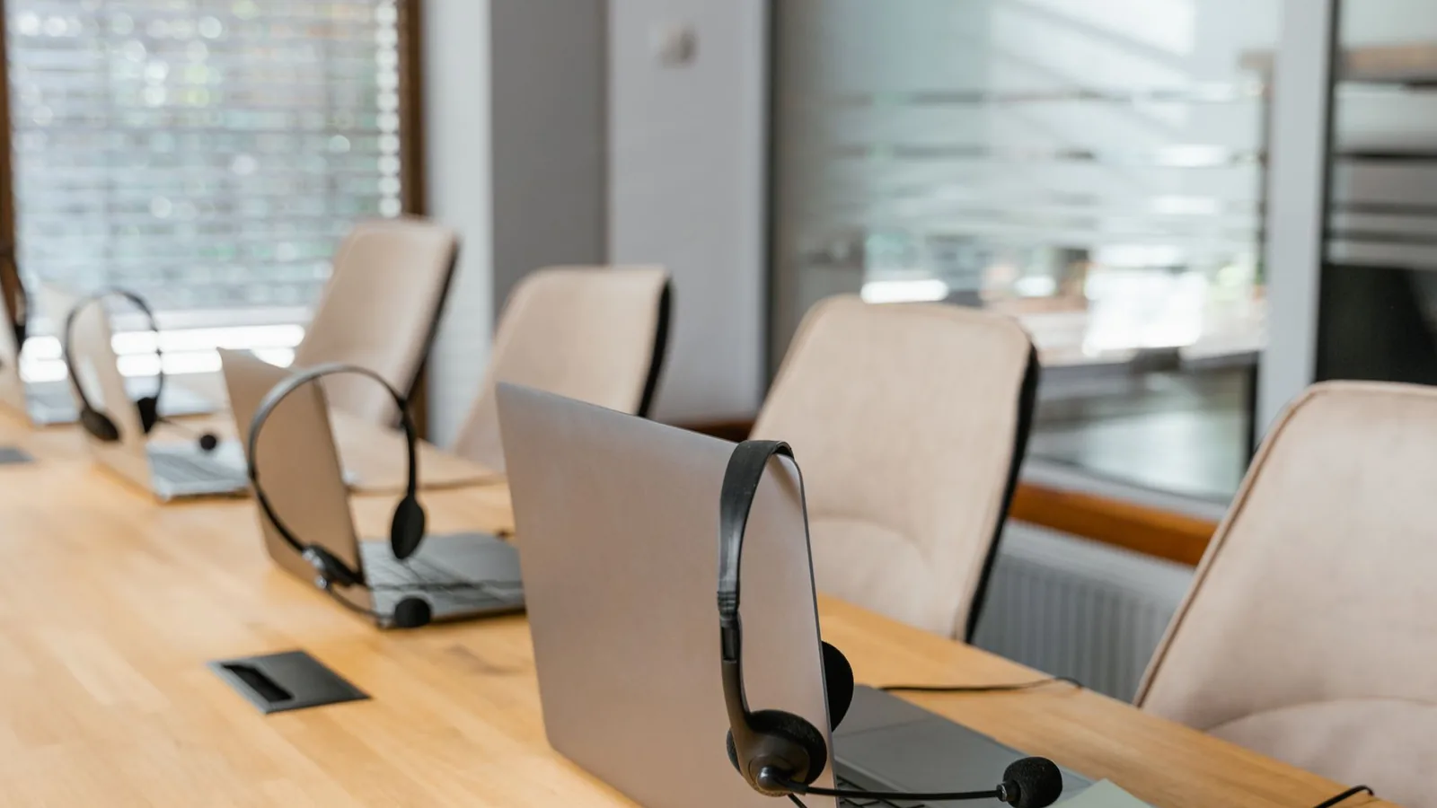 How to Prompt AI to Triage Support Tickets cover