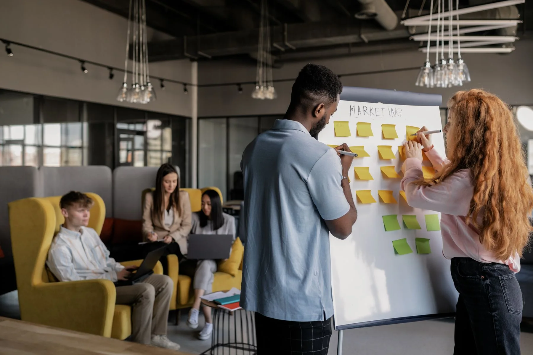 How to Prompt AI to Turn Meeting Notes Into Action Items cover