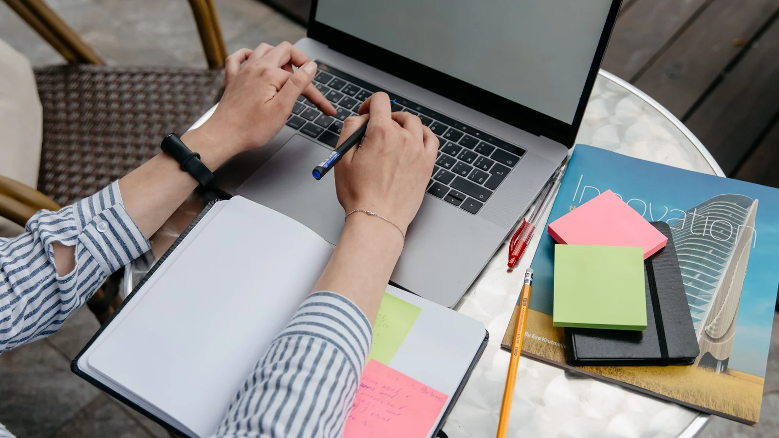 How to Prompt AI to Write a Case Study cover