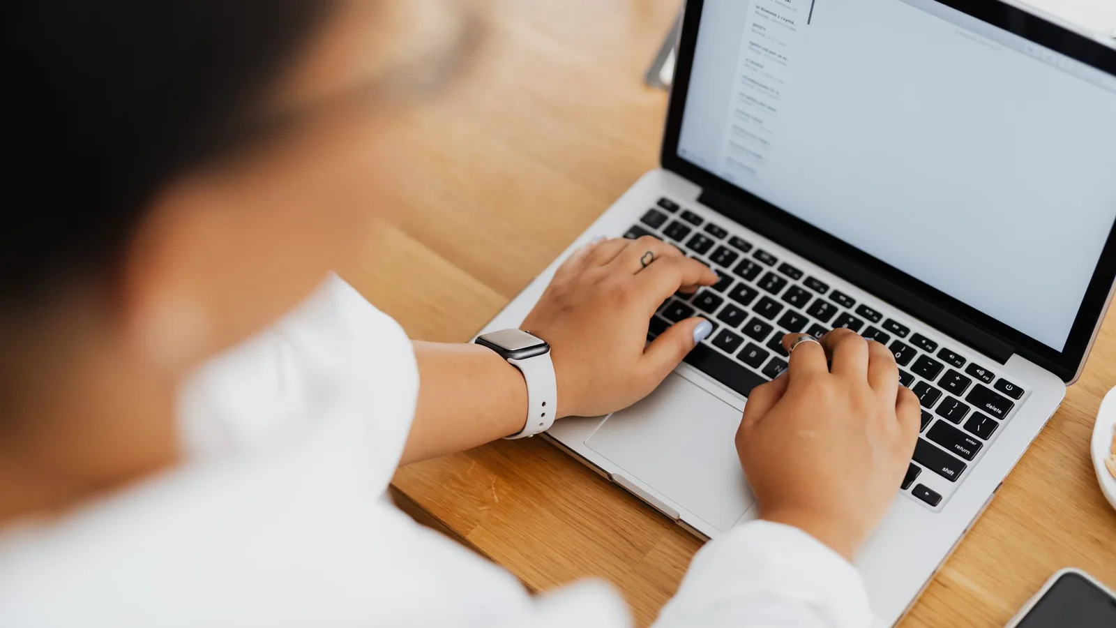 How to Prompt AI to Write an Apology Email cover