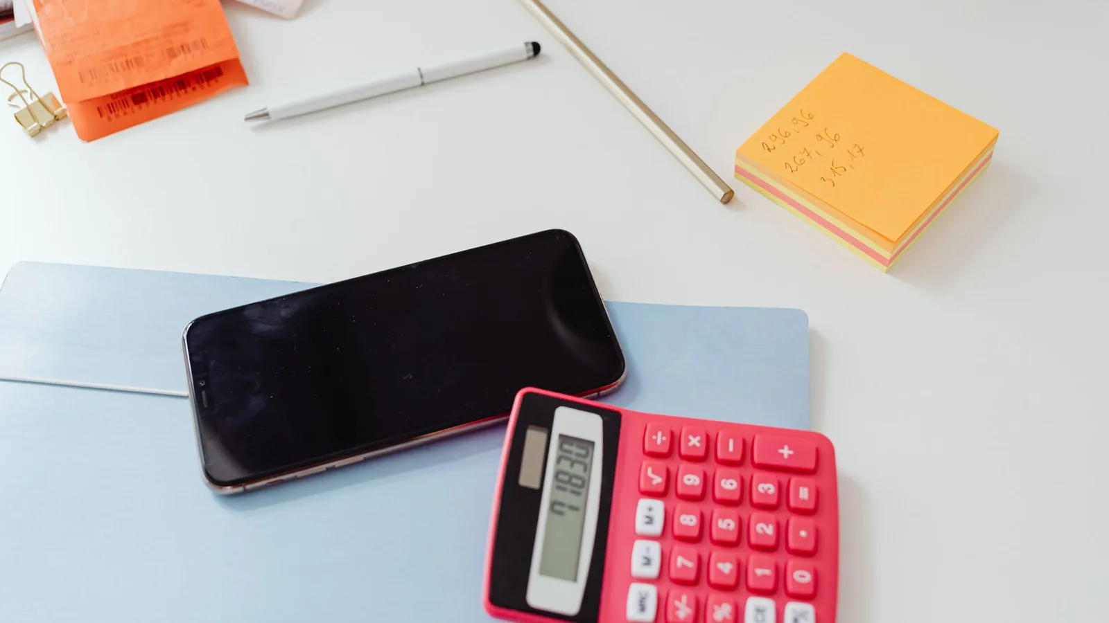 How to Use AI to Chase Late Invoices cover