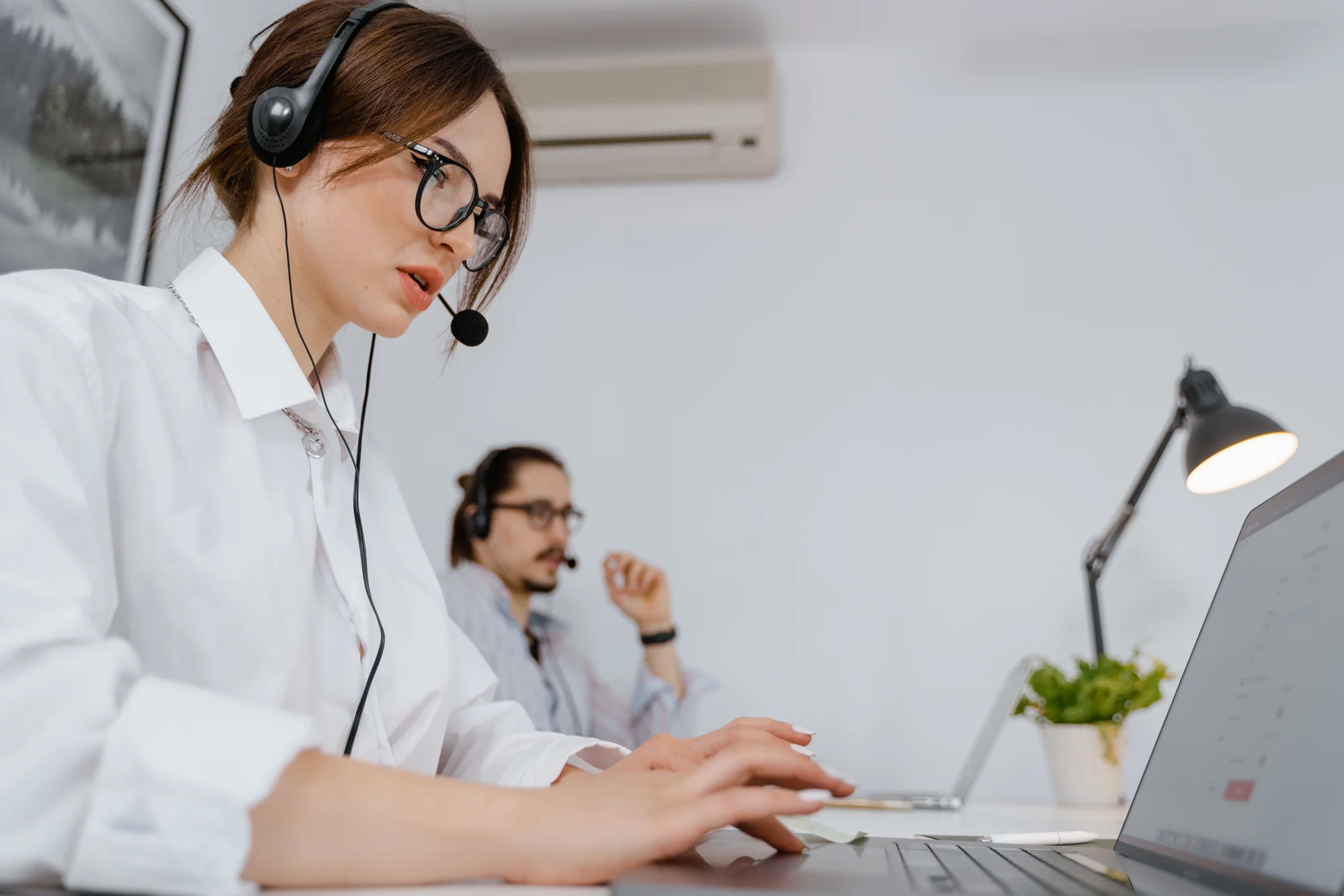 How to Use AI to Handle Customer Refund Requests cover