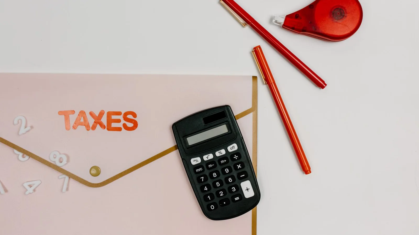 Is It Safe to Use AI for Tax Advice? cover