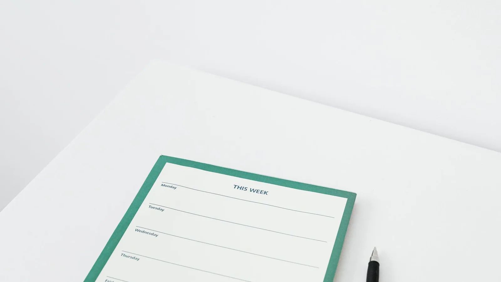How to Prompt AI for a Weekly Status Report cover