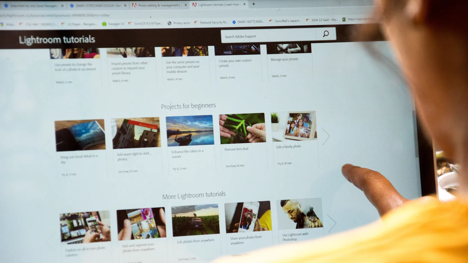 How to Prompt AI With a Screenshot cover