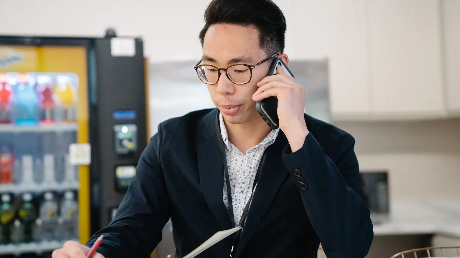 How to Spot a Time-Wasting Enquiry With AI cover